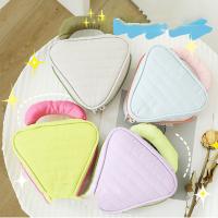 Bolsa de almacenamiento para maquillaje de nailon para mujer, bolsa de cosméticos de viaje, con contraste de triángulo grande, creativo, a la moda - details 5