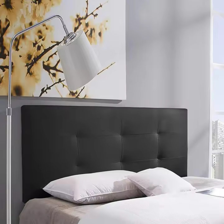 Cabecero tapizado Carla Blanco, 140x60 cm, Acolchado con Espuma, 8 cm de Grosor, Incluye Herrajes para Colgar - 1