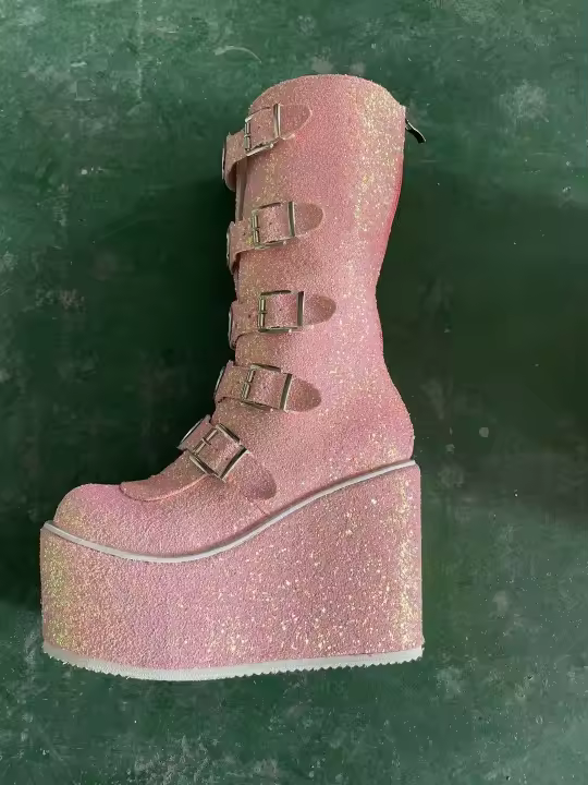 Cuñas góticas de moda para mujer, zapatos con hebilla de talla grande 43, botas de moto con plataforma gruesa rosa brillante, 2021 - 1