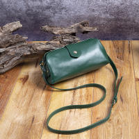 Europea y americana retro de cuero de la PU boca bolsa dorada doctor bolsa clip bolsa casual mini bolsa de mensajero - details 20