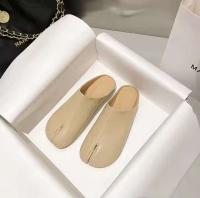 2024 Zuecos de madera suave Medias zapatillas con dedos abiertos Cuero de color sólido Estilo Tabi Zapatos planos antideslizantes para mujer - details 1