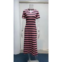 Vestido de mujer con abertura y estampado de rayas, escote en pico, manga corta, estilo casual, corte A, largo hasta media pantorrilla. - details 9