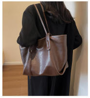 Bolso de gran capacidad retro premium, bolso de hombro simple y explosivo para mujer, bolso de mano para llevar bajo el brazo. - details 0