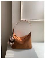 Bolso bandolera retro de gamuza para mujer de la colección europea - Bolso de hombro ajustable color café con cierre de cremallera, bolso minimalista para ir al trabajo, bolso bandolera informal, bolso de diseño europeo, acabado de textura suave - details 7