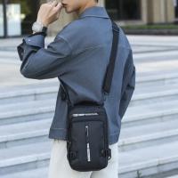 Bolso de pecho con múltiples bolsillos para hombre, bolso de hombro con carga USB, bolso de mensajes deportivo, bolso cruzado multifunción de gran capacidad para correr - details 7