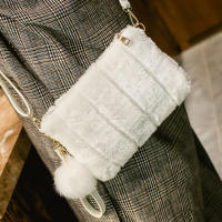 Bolso de mano con pompón de felpa para mujer, de Color sólido bolso de mano, bolsos de sobre para fiesta de noche, Invierno - details 5