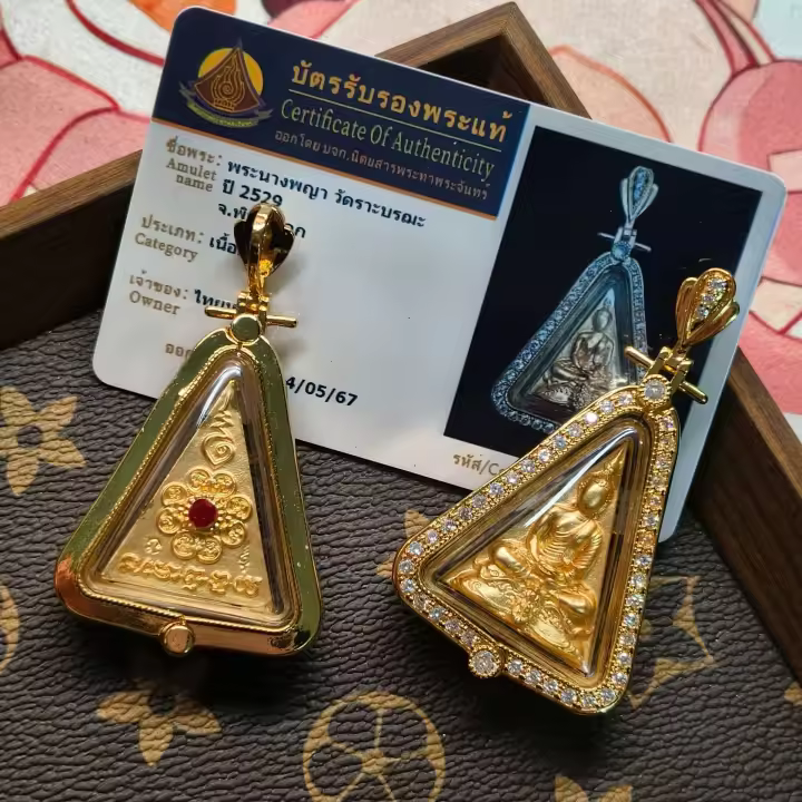 La marca budista tailandesa Dragon Po se enfrenta al Gran Asamblea del Dharma en Nampa, con tarjetas de identificación para el artículo y Queen de talla única - 1