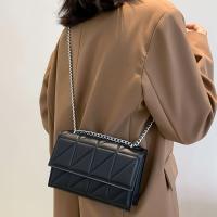 Bolso bandolera acolchado para mujer, bolso de hombro con cadena de moda, bolso de mano cuadrado minimalista y monedero. - details 7