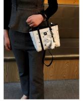 Bolso para mujer marca Hong Kong marca avanzada Qin2025Nueva bolsa de cubo portátil con contraste de un solo hombro para cesta de verduras - details 8