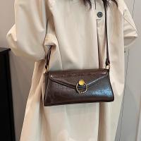 Bolso bandolera retro de moda para mujer con detalles de anillos de metal y cierre magnético - Opciones en negro y marrón, forro de poliéster, Guangzhou elaborado para ocasiones informales y formales, lindo bolso bandolera, bolso elegante - details 3