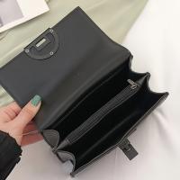 Mini bolso cuadrado inspirado en diseñadores, con cadena de metal, color sólido, cierre de cremallera, forro de poliéster, detalle de pintura en los bordes, tema de ocasión versátil - details 6