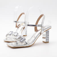 Tacones altos con punta cuadrada, tacones gruesos con un botón de diamantes de imitación, sandalias de talla grande - details 12