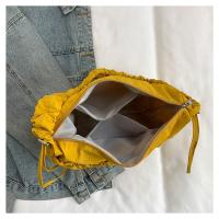 Bolso de hombro plisado de nailon a la moda, bolso cruzado con cordón de estilo coreano de Color sólido, bolso de mano ligero de gran capacidad para niñas - details 5