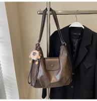 Bolso multifuncional de gran capacidad para mujer, nuevo bolso de hombro clásico de otoño e invierno, mochila cruzada para ir al trabajo - details 11