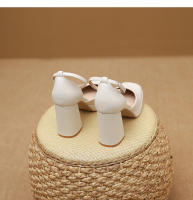 Zapatos de tacón grueso con una tira de moda de nuevo estilo - details 26