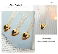 Collar de corazón de melocotón con forma especial de diseño de nicho francés, chapado en acero de titanio con oro de 18K, joyería de personalidad de moda que no se decolora - details 4