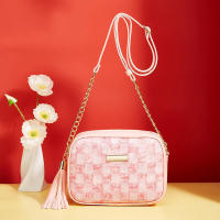 Bolso bandolera pequeño de mujer vintage a cuadros con diseño de borlas y bolsillo cruzado elegante para almacenamiento y estilo - details 1