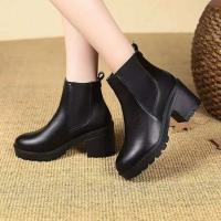 Women's ankle boots with protruding ears, elastic sole, and thick heel - details 6
