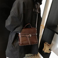 Nuevo Bolso Retro de Gamuza 2025 Estilo Contraste para Mujeres Bolso de Hombro Portátil con Hebilla de Cinturón - details 4