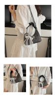 Bolso plisado de lentejuelas de estilo coreano, bolso cruzado con cadena y colgante de lazo exquisito, bolso de hombro ligero de Color sólido - details 8