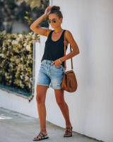 Pantalones cortos de mezclilla para mujer con rasgos rectos y rizados de moda 2025. - details 4