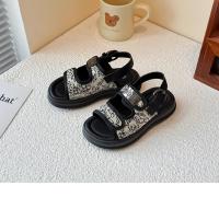 Sandalias informales para niños con correa de gancho y bucle, nueva tendencia 2025, zapatos de playa a la moda con dedos abiertos, zapatos de playa para niños medianos y grandes, suaves y antideslizantes - details 3