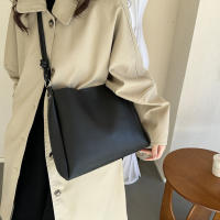 Bolso de hombro para mujer, bolso cruzado con cierre de botón de gran capacidad - details 1