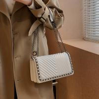 Elegante Bolso de Hombro de Cuero Sintético con Aretes Bolso de Lapa en Forma de V para Mujeres - details 3