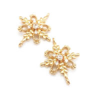 Abalorios de latón y circonita de Color dorado de 18K con 2 agujeros, abalorios de conexión de copos de nieve y flores, accesorios para pendientes para hacer joyas Diy de alta calidad - details 1
