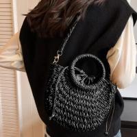 Bolso de playa de media luna de vid de hierba tejido a mano, bolso de hombro hueco de verano para mujer de gran capacidad - details 5