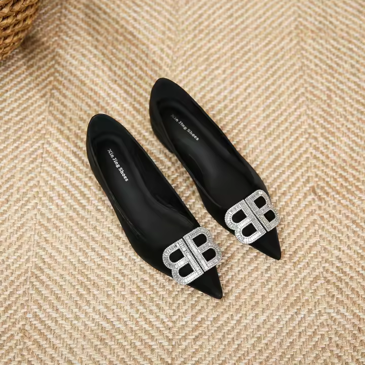Zapatos de tacón bajo con punta en punta y diamantes de imitación negros de alta gama - 1