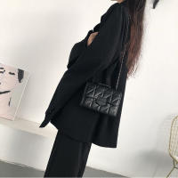 Bolso Cruzado de Cuero Negro con Estilo Bolso de Hombro Versátil para Mujeres con Correa de Cadena, Tejido en Diamantes, Cierre de Hebilla Metálica - details 0