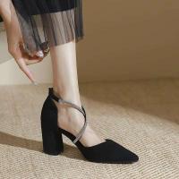 Tacones altos, tiras puntiagudas de diamantes de imitación, adornos en forma de cruz, mujeres elegantes y de moda. - details 1