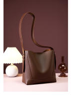 Bolso Cubo Bandolera en Cuero Genuino - Elegancia y Versatilidad para el Día a Día - details 3
