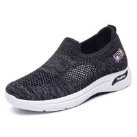 Zapatos 2025 verano nuevos zapatos de las mujeres zapatos casuales de la madre calcetines zapatos de malla zapatillas de suela suave - details 1