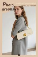 Bolso bandolera de cuero genuino para mujer - Bolso negro minimalista elegante con correa ajustable, cierre magnético y cierre dorado, bolso versátil para el día a día para atuendos informales o formales, bolso bandolera, accesorio elegante para mujer - details 4