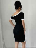 Vestido intelectual de mujer con cuello inclinado y falda corta con tirantes individuales - details 2