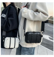 Bolso de remache personalizado para hombres de moda, popular bolso cuadrado pequeño blanco fresco, bolso de mensajero de hombro para mujeres de moda. - details 18