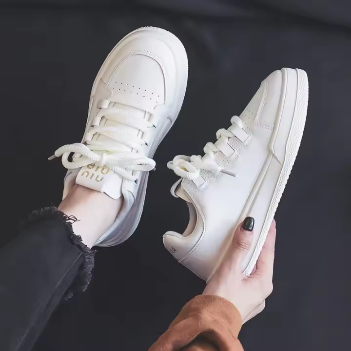 Zapatos Pequeños blancos de nueva versión coreana para niñas, calzado deportivo informal, con aumento de altura, a la moda - 1