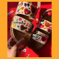 Zapatillas planas para mujer 2025 nuevas sandalias bordadas con suela de corcho ~ sandalias de vacaciones de verano - details 3