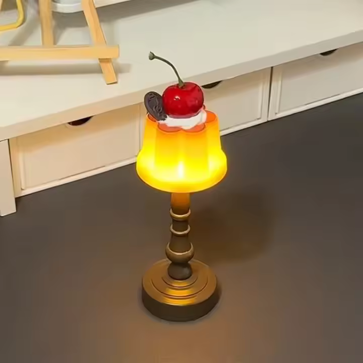 Luz LED nocturna de pudín Kawaii, lámpara de escritorio alimentada por batería, mesita de noche, dormitorio, Bar, decoración de habitación, atmósfera, luz para dormir, regalos para niños - 1
