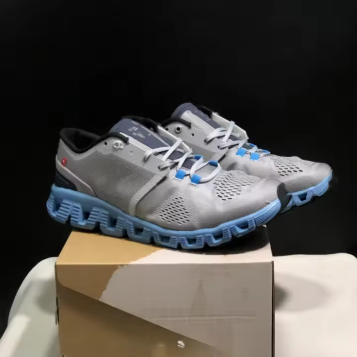 Zapatillas de correr cómodas con superficie de malla antideslizante y resistente al desgaste para hombres y mujeres deportivas de ocio. - 1