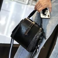 Elegante bolso de hombro de piel dividida para mujer, bolso de moda de color sólido con correa extraíble, cierre de cremallera, forro de poliéster, detalle de pintura en los bordes - Disponible en negro, café, marrón claro - details 1