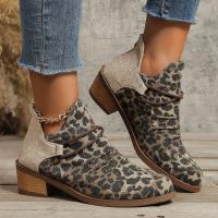 Botas de ante Retro con estampado de leopardo y tacón cuadrado puntiagudo de estilo europeo y americano para mujer - details 4