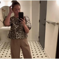 Elegante camisa delgada con tirantes huecas de leopardo para mujeres, blusa de manga corta o blusa de cuello - details 17