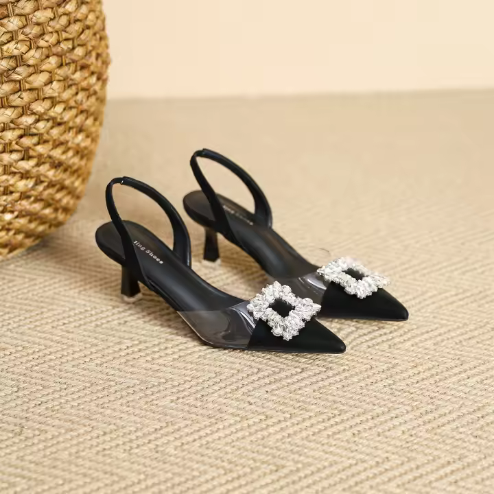 Elegantes sandalias de tacón alto con punta de diamante - 1