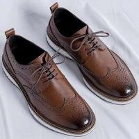 Zapatos Oxford con cinturón de cera marrón plano con estampado tallado en inglés - details 4