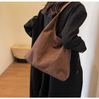 Bolso de gran capacidad para viaje informal retro para mujer, nuevo bolso de mano de gamuza para otoño e invierno, bolso de hombro versátil de nicho. - details 12