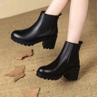 Women's ankle boots with protruding ears, elastic sole, and thick heel - details 5