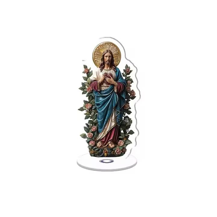 Estatua acrílica giratoria del Sagrado Corazón de Jesús en vidrieras vibrantes con detalles intrincados y halo luminoso sobre un fondo blanco limpio - 1